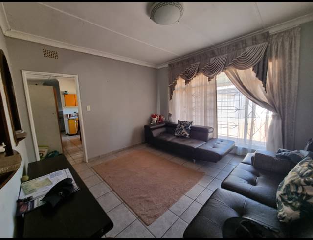 3 BEDROOM HOUSE FOR SALE IN UNITAS PARK